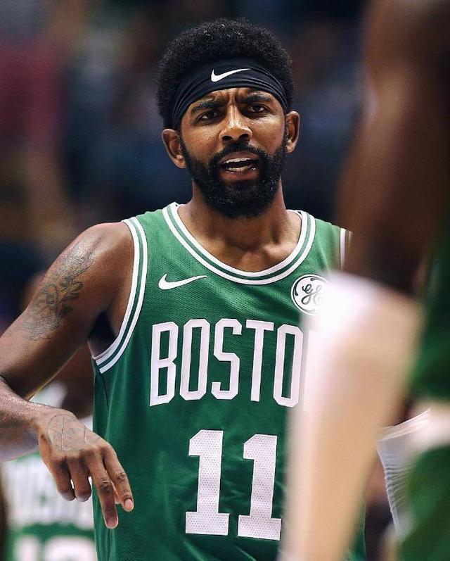 仍被两侧的 仍被两侧的