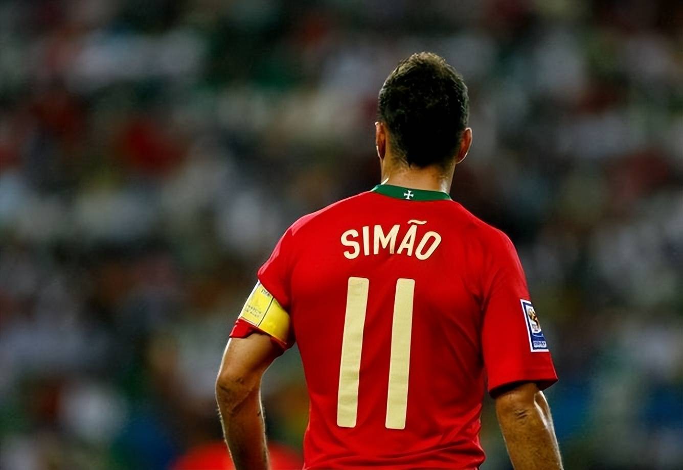 门将出球成 门将出球成